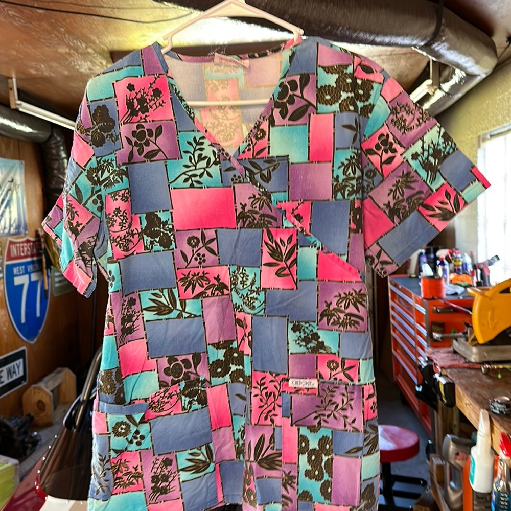 Cherokee Scrub top